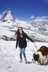 高清图：韩智敏瑞士冬夏之旅展甜美爽朗魅力