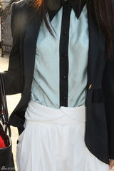 组图：贾青街拍LOOK西装外套搭配白裤