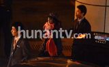 组图：章子怡深夜冒寒回京 撒贝宁接机同回公寓