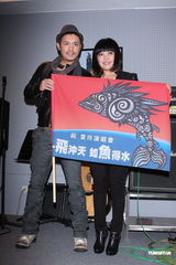 组图：戴爱玲十周年演唱会彩排 范逸臣现身探班打气