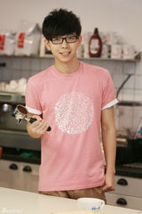 组图：胡夏变兵乓健将展运动才能 学做咖啡卖萌