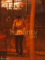 组图：陶虹素颜携女离京 徐峥潮装接神秘美女