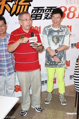 组图：许志安亮相活动遭逼婚承诺会公开婚讯