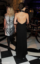 高清组图：贝嫂维多利亚黑裙出席英国时尚大奖