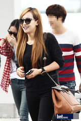 组图：韩团f(x)为K-POP公演现身上海机场