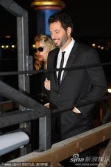 组图：麦当娜黑超黑裙尽展大姐大酷 助阵女性电影奖