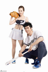 组图：张伦硕时尚写真 动感十足活力四射