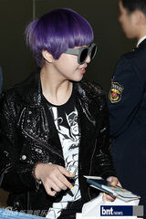 组图：少女时代KARA为赴K-POP演唱会亮相机场