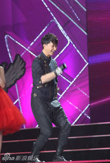 组图：第三届风云新人盛典 韩庚欢快跳“喜洋洋”