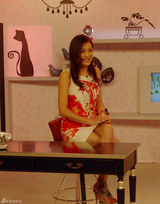 幻灯图：孟广美主持节目 时尚扮相带动收视