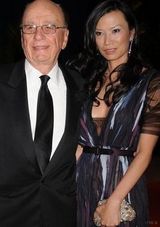 组图：邓文迪与78岁默多克亮相 真空上阵秀性感