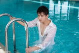 组图：魏千翔泳池秀胸肌 暖男湿身展性感魅力