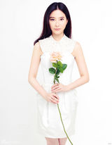 组图：熊乃瑾无暇美肌写真 清透白皙宛若瓷娃娃