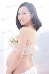 独家组图：潘长江女儿潘阳唯美孕照首曝光
