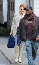 高清图：布莱克-弗莱利街拍 怀抱可爱狗狗出镜