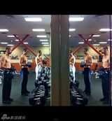 组图：《环太平洋》华裔三胞胎健身大秀肌肉