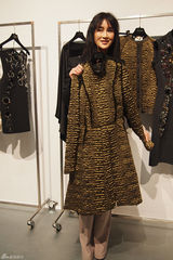 组图：陈燃化身时尚买手 巴黎逛店休闲随意