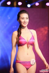 组图：亚姐大中华赛区泳衣秀 爆乳美腿一览无余