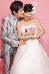 组图：罗嘉良苏岩写真曝光 优雅大气复古迷人