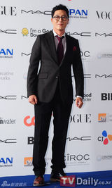 组图：众韩星亮相第17届釜山电影节蓝地毯