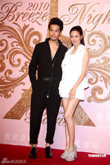 幻灯图：侯佩岑小洋装俏丽 白歆惠裙角飞扬