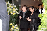 幻灯图集：杨受成亡母出殡 李嘉诚等亲友前来送行