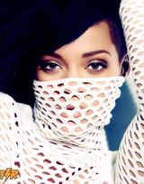 组图：蕾哈娜登《Bazaar》封面妩媚性感