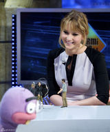 高清组图：詹妮弗-劳伦斯做客节目 跳舞玩射箭