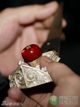 高清图：花儿西宁唱区秀民族盛装 用心良苦细节取胜