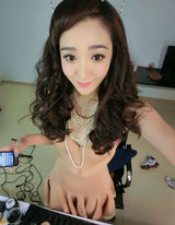 组图：网曝55岁申军谊23岁靓女儿近照 猫女造型可爱