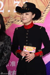 组图：《等风来》倪妮演装女 冯绍峰包场支持