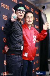 组图：Bigbang成员TOP点亮某牛仔品牌宣传活动