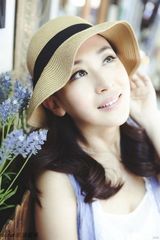 组图：石琳素雅怀旧写真 展诱人特质