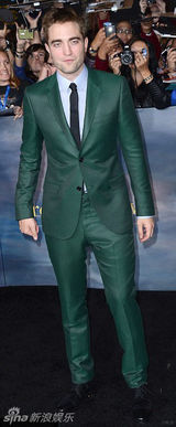 组图：《暮光4》洛杉矶首映 暮光情侣亲密亮相