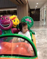 组图：赵薇爱女小四月成长记录 撒娇卖萌惹人爱