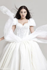 组图：徐杉写真大片 化身白雪公主简单纯粹