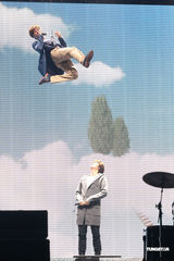 组图：Super Junior澳门开唱 空中大展高难度动作