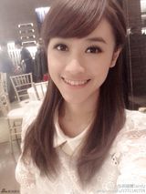 组图：吴宗宪90后长女做甜心主播 俏皮私照曝光