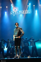 高清组图：新浪网络盛典现场杰克逊“复活”