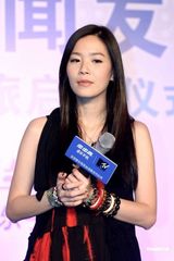 高清组图：张悬苏醒叶蓓为高校演唱会站台造势