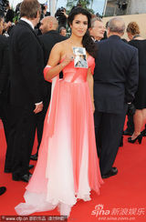 幻灯图集：《人与神》首映 艾曼纽-贝阿捧场