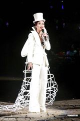 组图：杨千嬅个唱悲喜交加 老公与陈奕迅等好友捧场