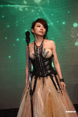 组图：F.I.R将发全新大碟 阿沁飞儿分手后不尴尬