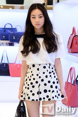 组图：Wonder Girls昭熙俏皮短裤秀美腿