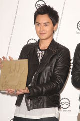 组图：阮经天郑元畅不逃兵役 林依晨否认搭售陈柏霖 