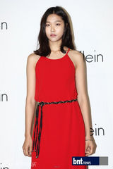 组图：EXO朴施厚等众星出席某服饰品牌展示会