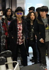 组图：周笔畅返京中性装扮 休假后合约新动向不明