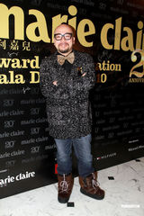 高清组图：徐若瑄深V拼性感 谈冯德伦笑而不答