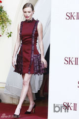 组图：汤唯林秀晶李妍熙出席活动同穿红裙斗艳