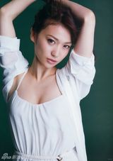 组图：大岛优子登杂志拍摄青春纪念册